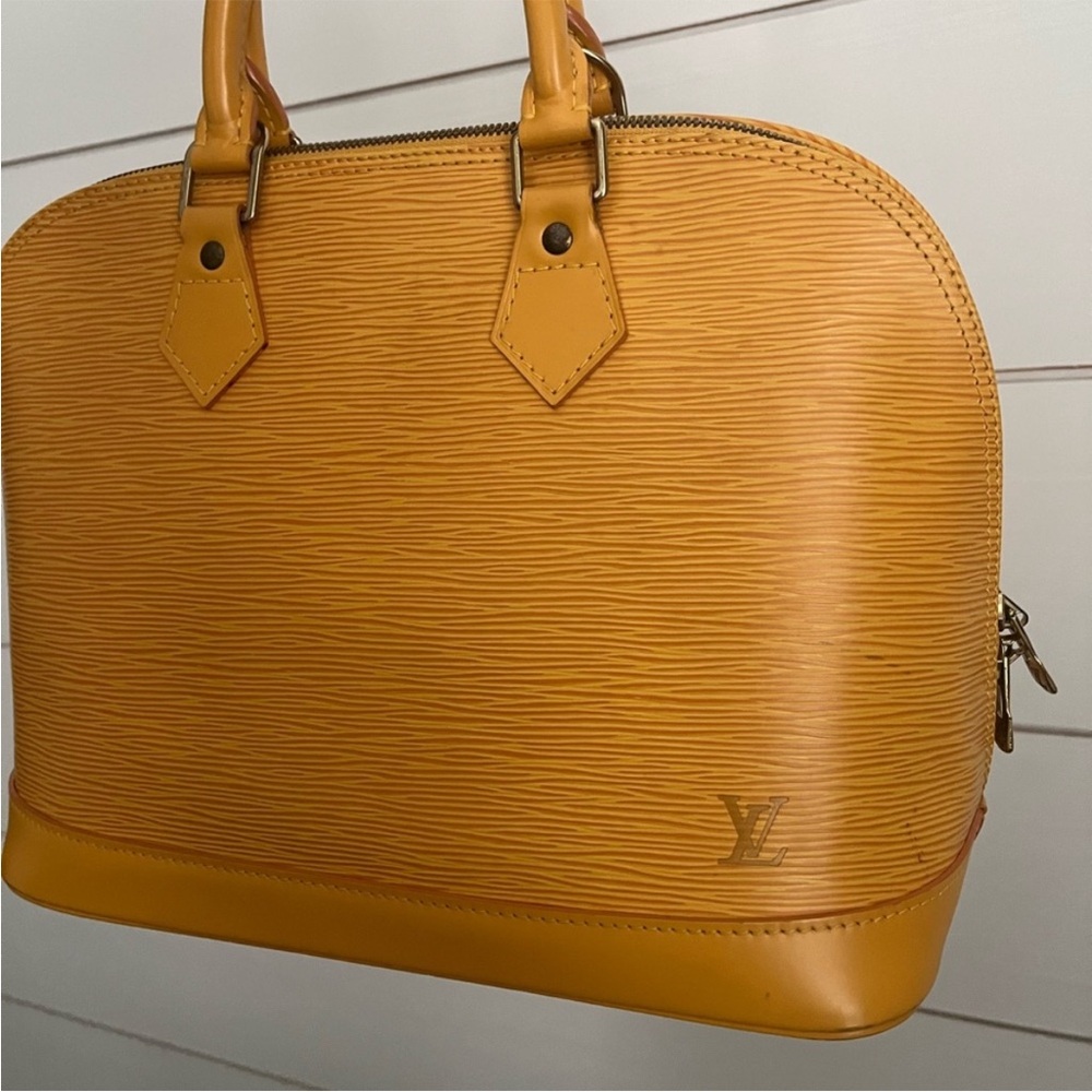 Louis Vuitton EPI Leather Alma PM Bag - Picture 8 of 16